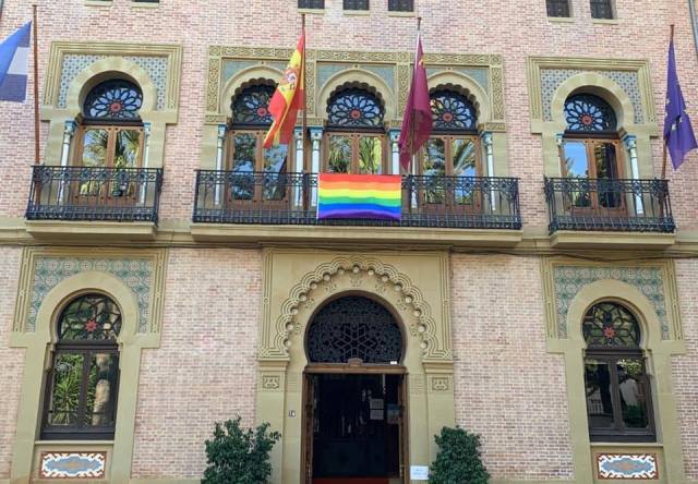 Varios colectivos de izquierdas convocan una concentración para esta tarde con motivo del Día Internacional del Orgullo LGTBIQA+ 