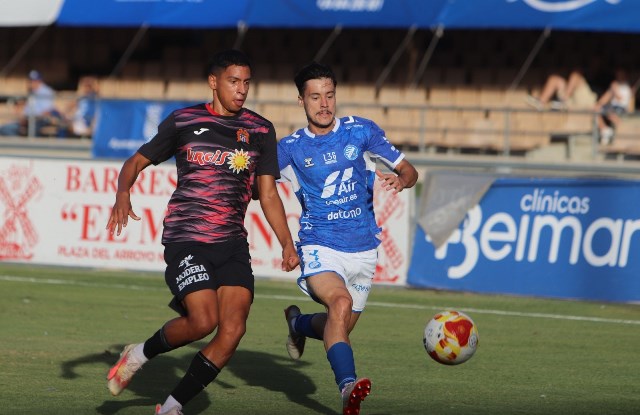 Chris Martínez, con un golazo, empata para el Águilas un partido en el que los locales se pusieron por delante en el marcador