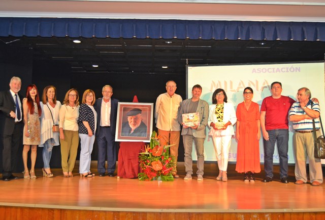 El hijo del actor Fernando Rey recoge en Águilas el premio Rabaliano otorgado a su padre, a título póstumo, por la asociación Milana Bonita 