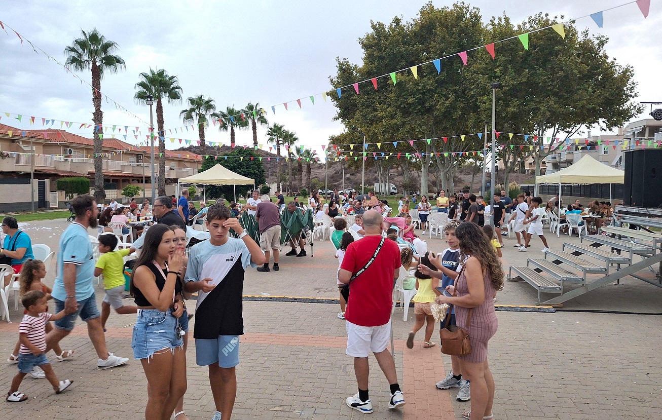 La urbanización Los Jardines celebra sus fiestas de barrio