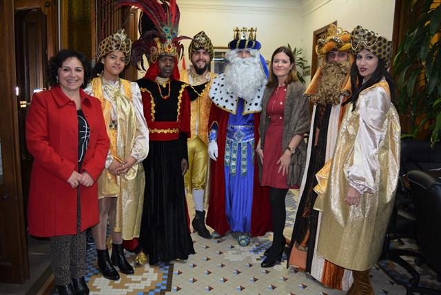 Miles de niños reciben a los Reyes Magos en Águilas