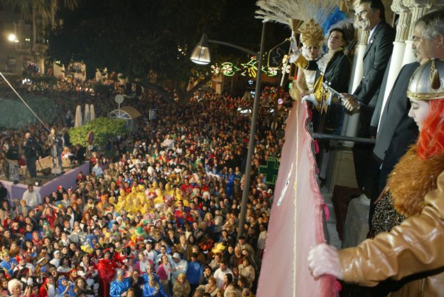 El Ayuntamiento acotará un espacio en la Glorieta para que las personas con problemas de movilidad puedan disfrutar de los actos de Carnaval