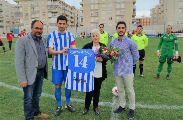 El fútbol aguileño rinde homenaje al que fuera técnico del Águilas, Juanjo Díaz