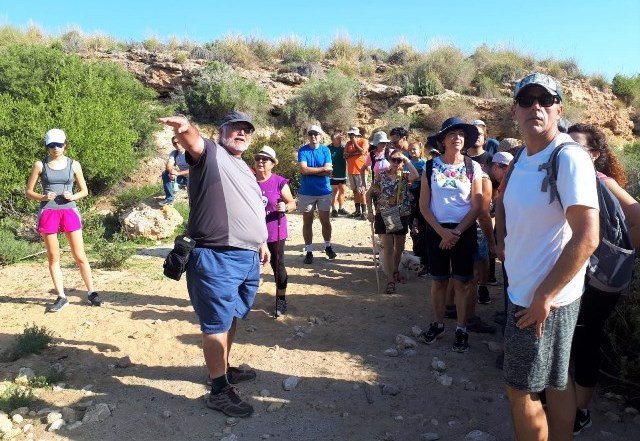 Ruta por el sendero circular de Marina de Cope con motivo del Día Mundial del Turismo en Águilas  