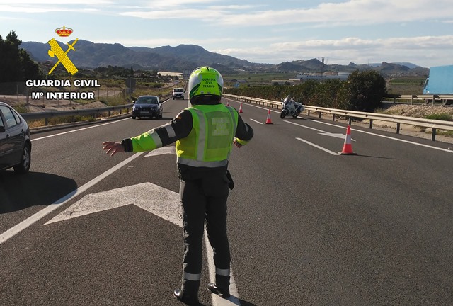 La Guardia Civil investiga a una conductora por circular más de cuatro km en sentido contrario y bajo los efectos del alcohol en la carretera que une Lorca y Águilas