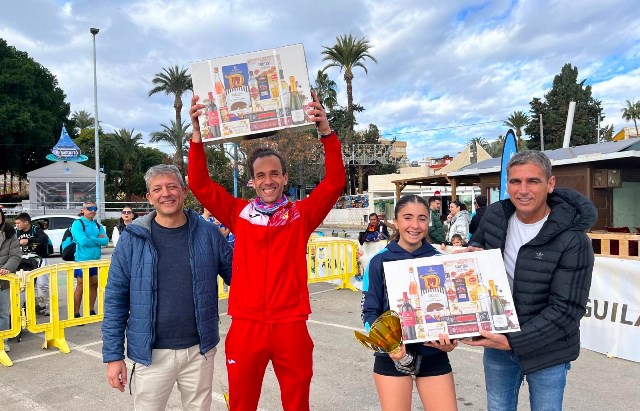 Paula Navarro Berbel y Mario Molina Salas, ganadores de la Carrera Popular de Navidad de Águilas