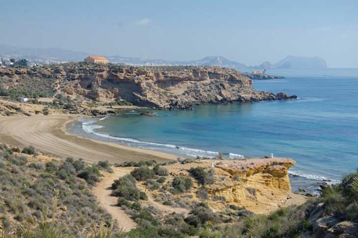 Rescatan a dos adolescentes en la playa de La Higuerica en Águilas