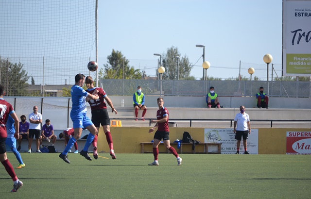 El Águilas vence al Plus Ultra con goles de Íñigo Barrenetxea y Deimantas Petravicius por partida doble 