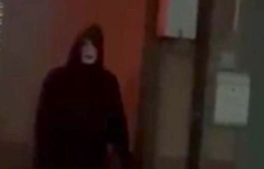 Varios vecinos de Águilas denuncian la presencia nocturna de personas disfrazadas al estilo ‘Scream’