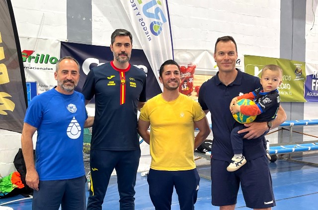 Raúl Entrerríos en las Jornadas de Tecnificación de la Real Federación Española de Balonmano celebradas en Águilas