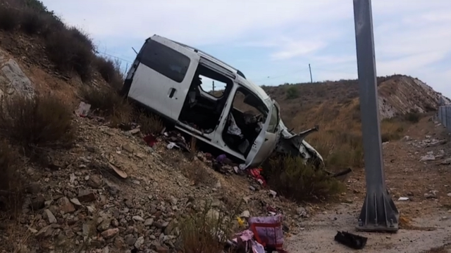 Una mujer queda atrapada en la furgoneta en la que viajaba al sufrir un accidente en la autovía de Águilas a Lorca