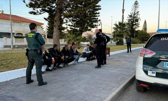 Alrededor de una quincena de inmigrantes han tomado tierra esta tarde en la zona de Cope en Águilas