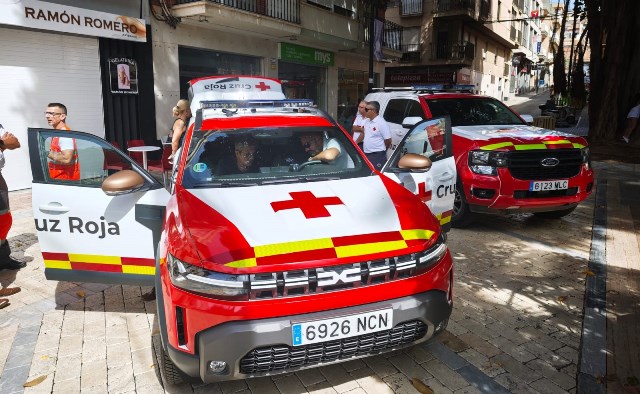 Cruz Roja Águilas presenta un nuevo vehículo todoterreno para reforzar la atención en emergencias