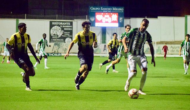 El Águilas cae eliminado de la Copa del Rey tras perder con justicia ante el Antequera en un mal partido de los blanquiazules