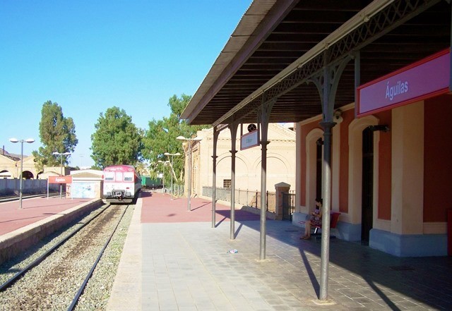 Adif continúa los trabajos de reparación y mejora en la infraestructura ferroviaria del tramo Lorca - Águilas 