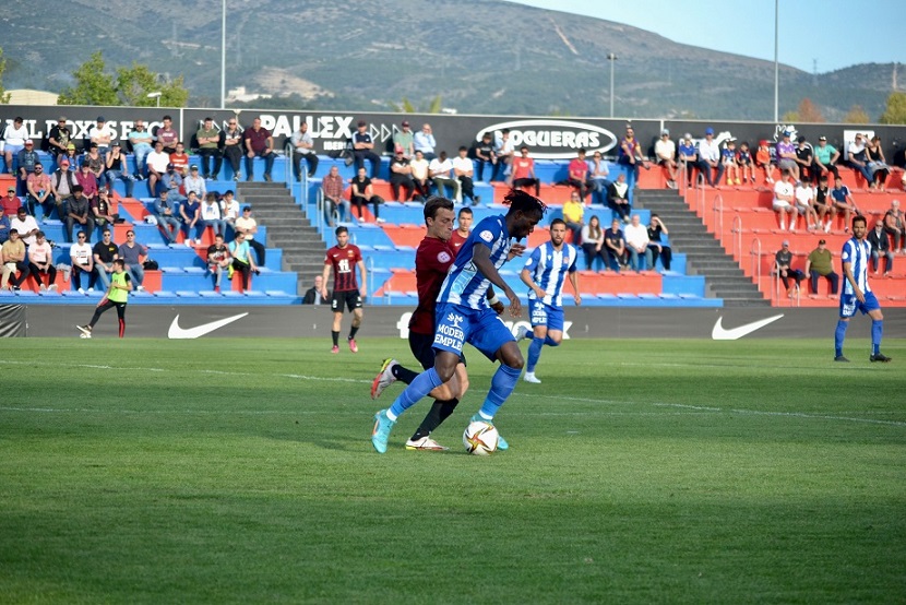 El Águilas vuelve a ganar fuera de casa, seis meses después, en un partido superlativo en el que falló dos penaltis