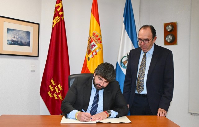 La Comunidad Autónoma renueva la concesión al Club Náutico de Águilas por otros 20 años