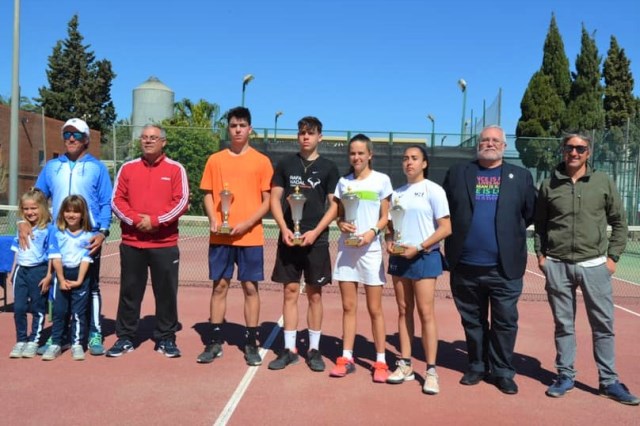 Martín García Ripoll y María Paredes se alzan con el Campeonato Regional Junior de Tenis