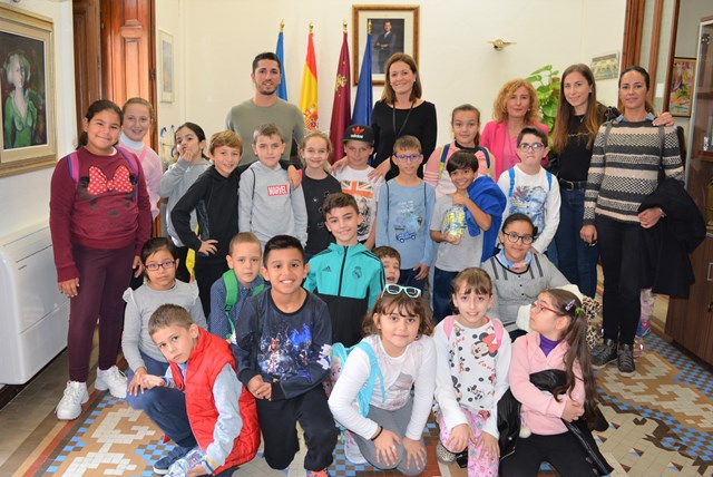  Alumnos del colegio Nuestra Señora de los Dolores visitan el Ayuntamiento de Águilas