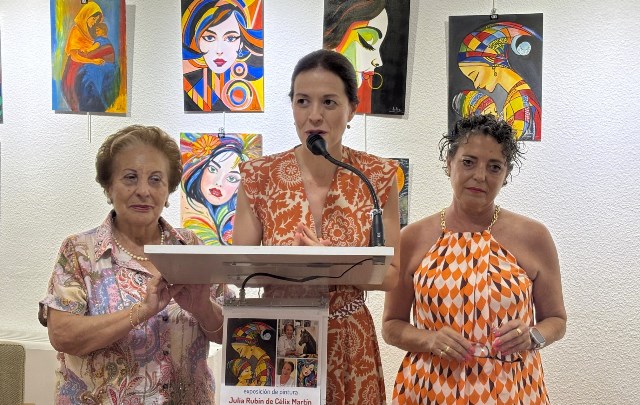 La Casa de la Cultura de Águilas acoge la exposición solidaria de Julia Rubín de Célix Martín
