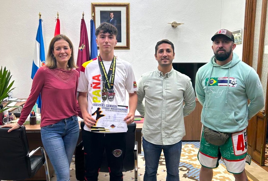 Recepción oficial al aguileño Juan Hernández, clasificado entre los mejores del mundo en Kick Boxing