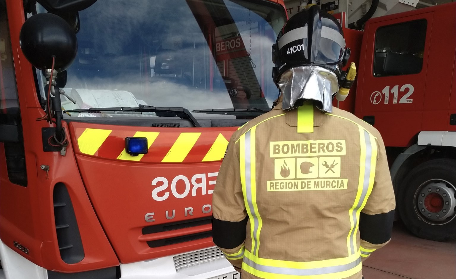 Una actuación conjunta evita una tragedia en el incendio de una vivienda en Águilas