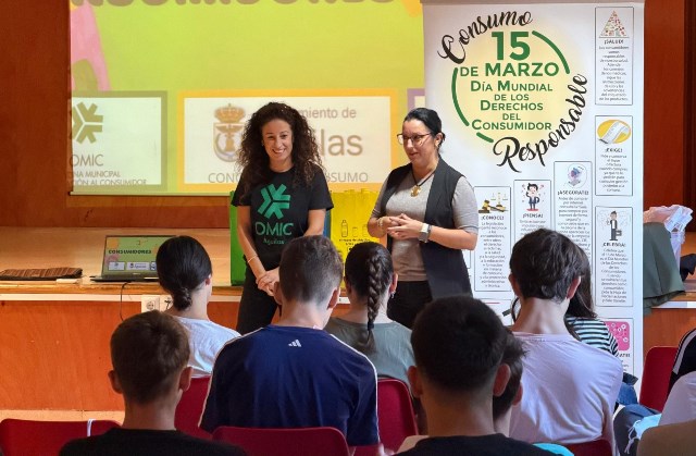 Consumo realiza en una charla divulgativa en el colegio María Inmaculada