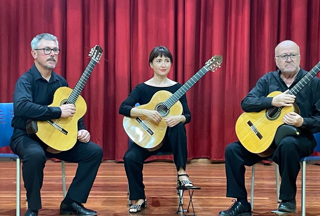 Milana Bonita cerrará los actos de su 20 aniversario con una serenata a Paco Rabal a cargo del Trío Clásico de Guitarras