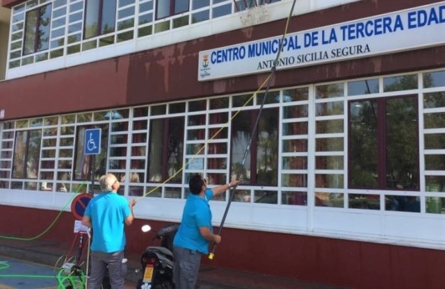 El Centro de la Tercera Edad de Águilas reanudará el lunes los servicios de peluquería y fisioterapia 