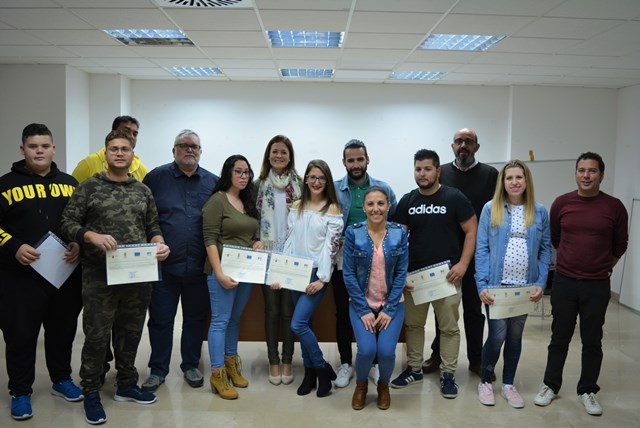 Varios jóvenes de Águilas reciben el certificado de profesionalidad en instalación y mantenimiento de zonas verdes 