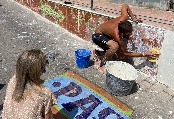 Cultura coloca un nuevo grafiti sobre mosaico realizado por el artista aguileño Nohek 