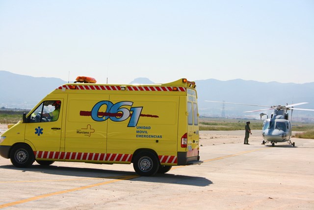 La alcaldesa de Águilas solicita al gerente del 061 el refuerzo del servicio con una ambulancia más durante el periodo estival