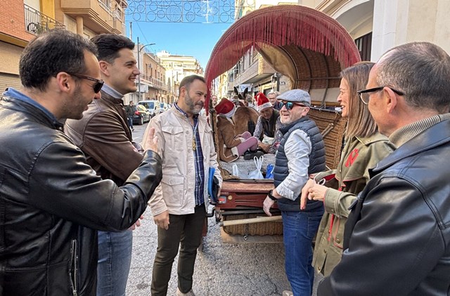 La Carreta de la Hermandad Rociera de Águilas recorre las calles recogiendo la solidaridad del pueblo aguileño