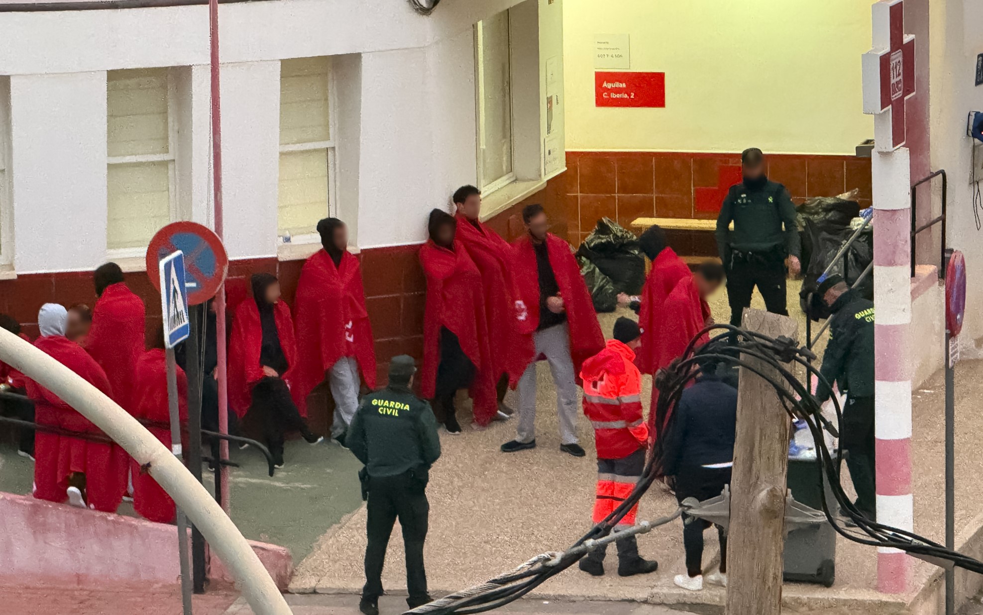 Policía Local y Guardia Civil interceptan a 13 inmigrantes llegados a Águilas durante la pasada madrugada