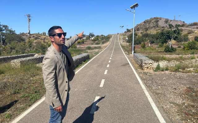 Águilas finaliza la instalación de farolas solares en espacios de turismo deportivo