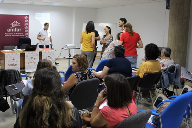 Águilas acoge una jornada informativa dirigida a mujeres vinculadas a la actividad agraria 