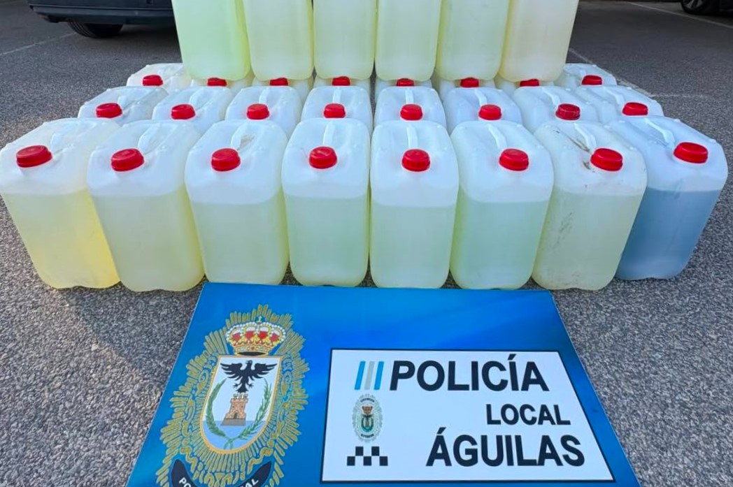 Dos detenidos en Águilas, tras una persecución policial, con 700 litros de combustible