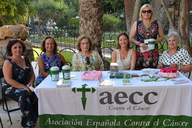 La AECC vuelve a salir a las calles de Águilas en su tradicional cuestación de verano