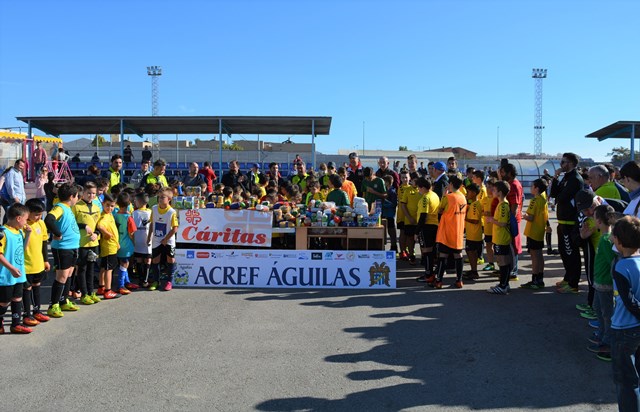 Águilas se volcó con Cáritas en la Feria Solidaria de la ACREF