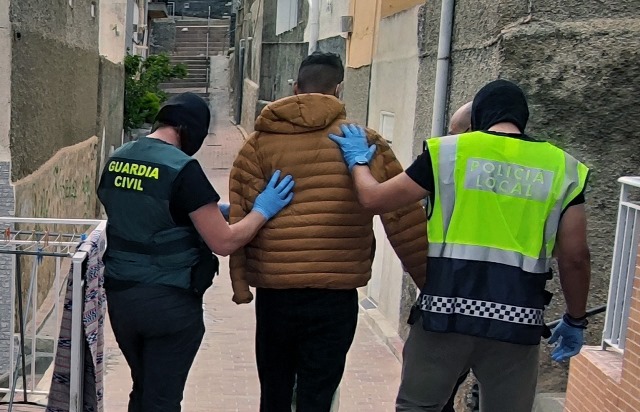 Guardia Civil y Policía Local desmantelan en Águilas un nuevo punto de venta de sustancias estupefacientes 