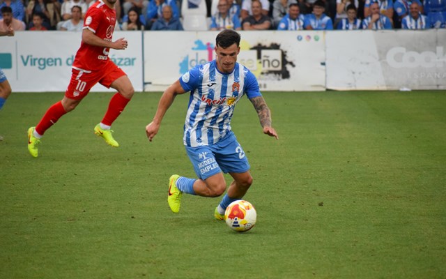 Héctor Martínez, lateral del Águilas también en Primera Federación