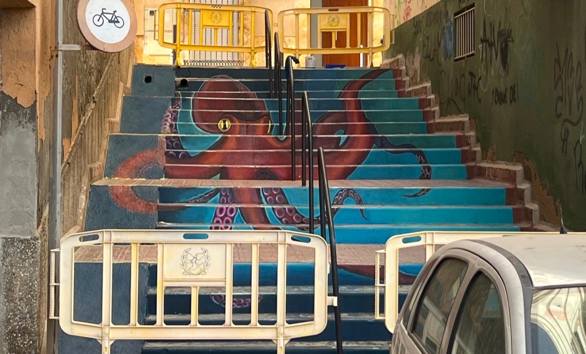 El Ayuntamiento de Águilas inicia los trabajos de conservación y mejora de las escaleras del proyecto EscalArt