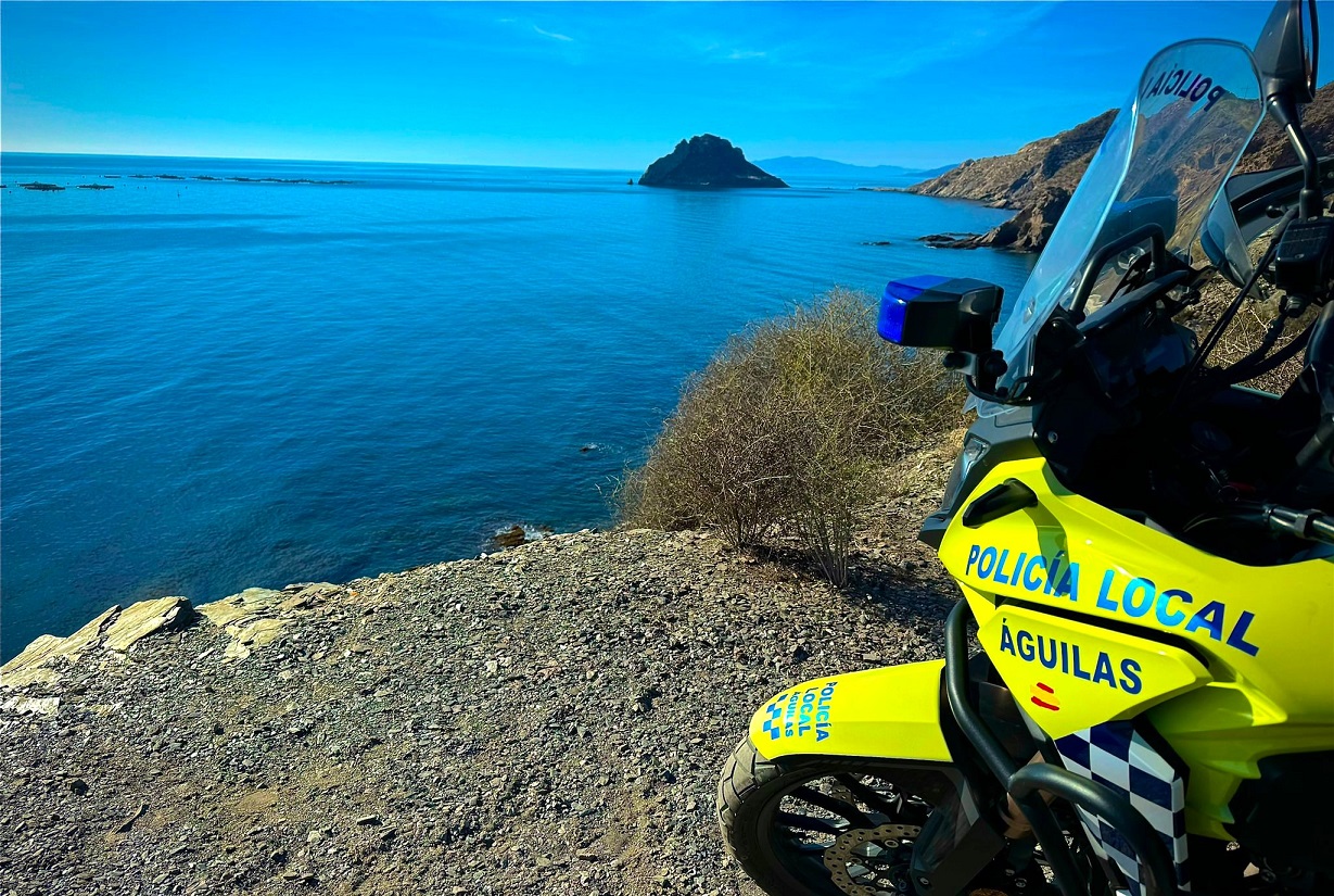 Detenidos tres varones como supuestos autores de varios hurtos a bañistas de Águilas