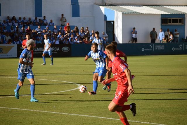 El Águilas rubrica una actuación espectacular para golear a la Minera y sumar su primera victoria del curso