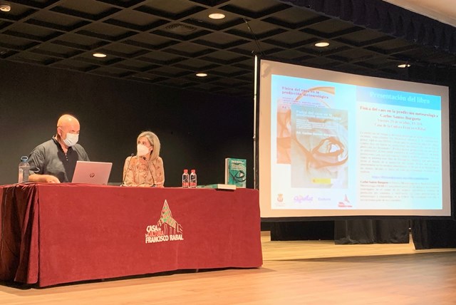 Carlos Santos Burguete presenta en Águilas el libro  "Física del caos en la predicción meteorológica"