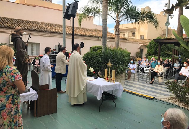 La residencia San Francisco celebra el día de su Patrón