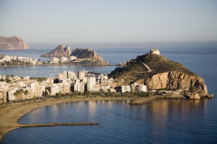 Las playas de La Colonia y Poniente se abren al baño “al ser la calidad del agua excelente”