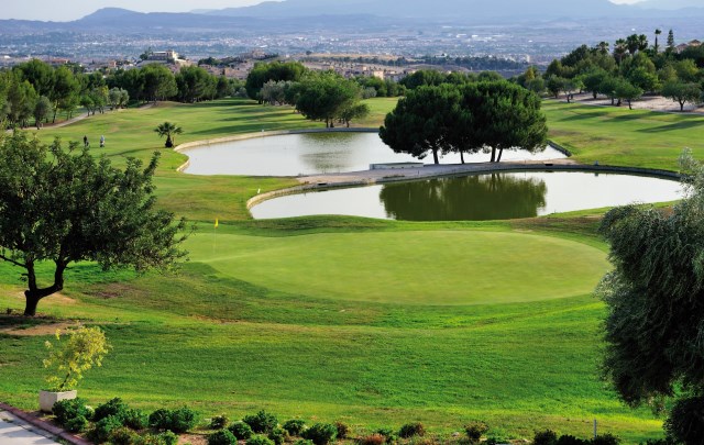 El Circuito de Golf de la Región de Murcia contribuirá a generar pernoctaciones en establecimientos hoteleros de Águilas 