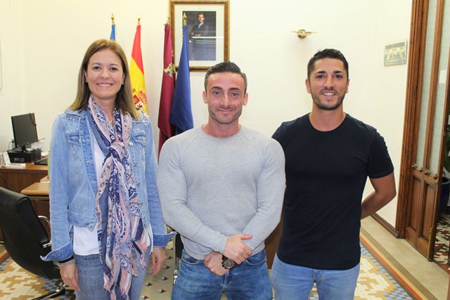 La alcaldesa de Águilas y el edil de Deportes reciben al Campeón Nacional de Clasic Bodybuilding, el aguileño José Ramón Basanta