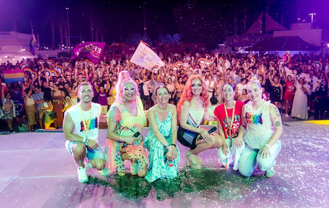 Miles de personas participan en el V Pride de Águilas